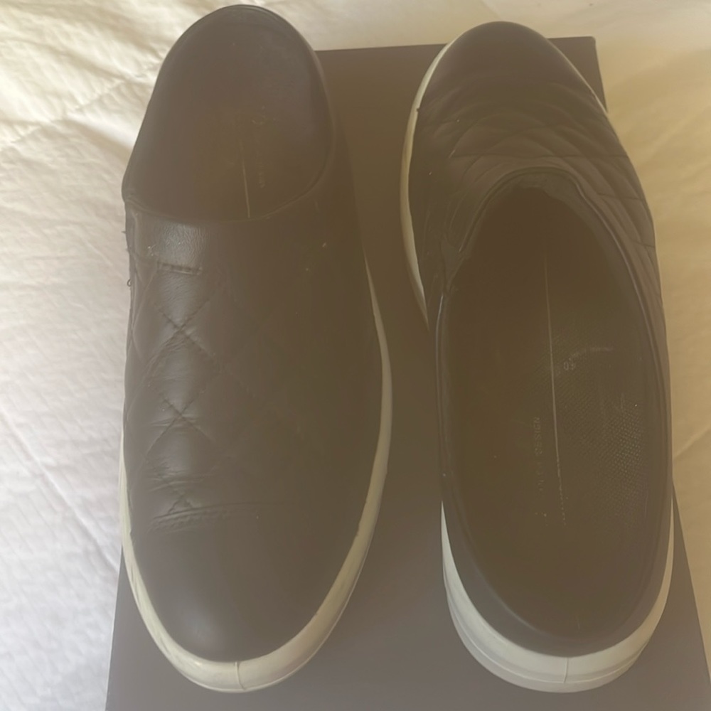 Flat mules